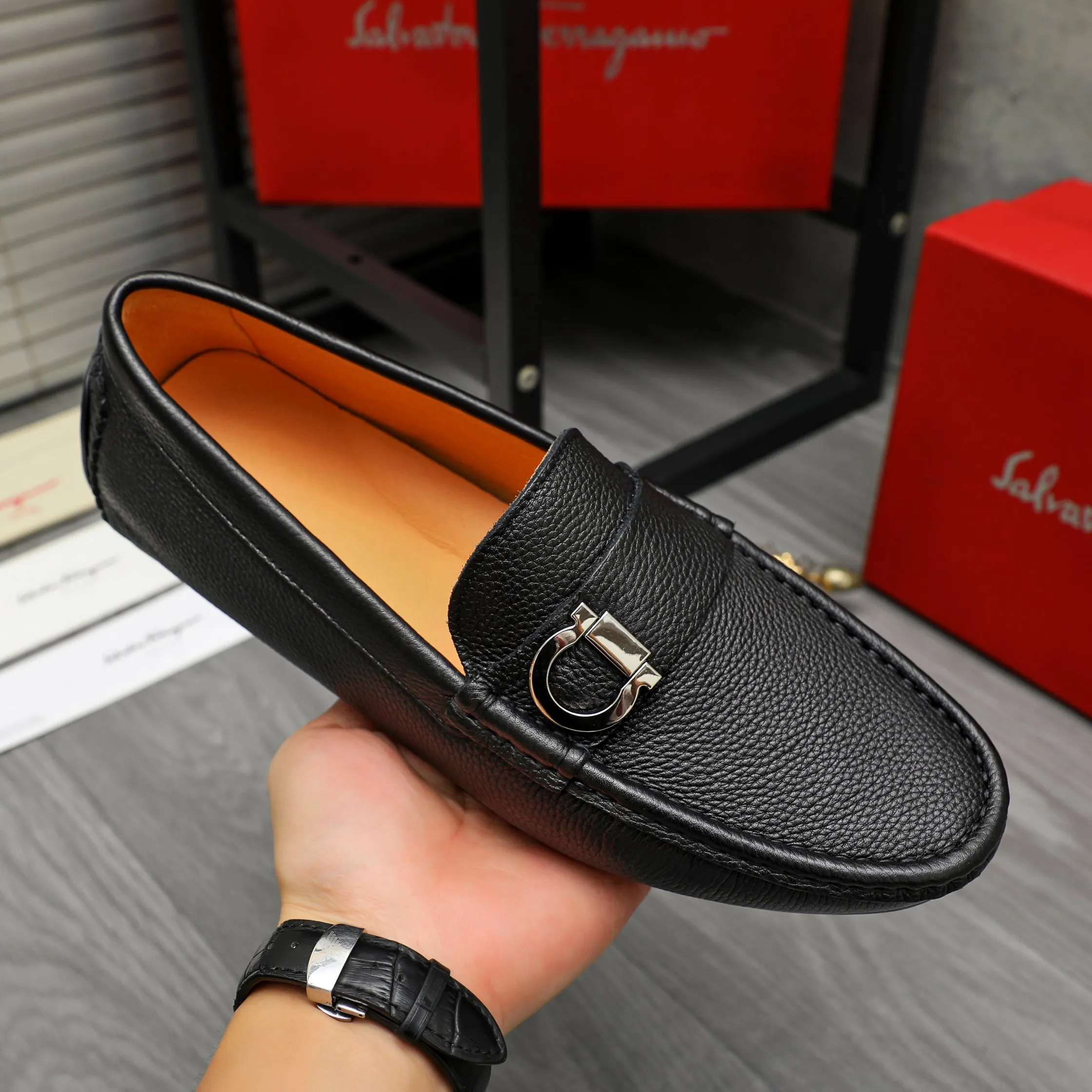 Men's shoes 💰380 Product trademark: Ferragamo "Ferragamo" casual slip-on shoes Regular size: 38-45 (45 is custom-made and non-returnable) Product materials: Selected high-quality pebbled cowhide upper, pigskin lining, rubber outsole
